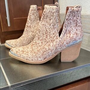 Jeffrey Campbell Tan Ankle Booties with Smooth Rounded Toe